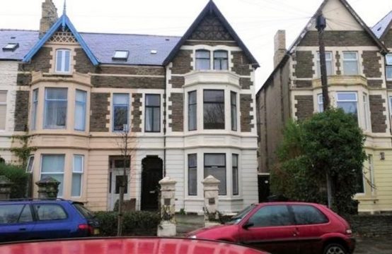 Spacious 4 bedroom Flat in Roath